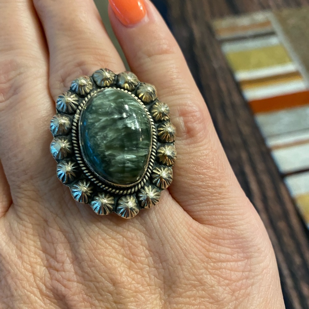 Beautiful adjustable ring! I accept offers or bundle for cheaper!